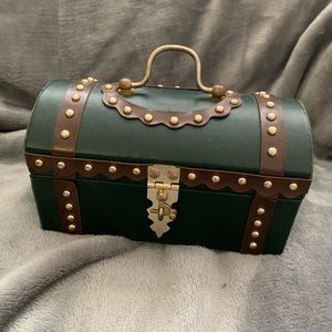 EUC Felicity’s Trunk